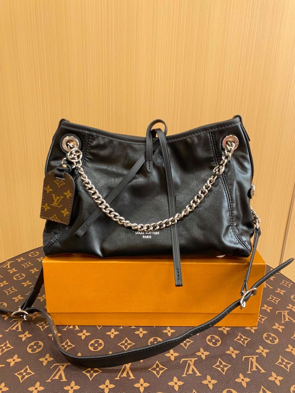 Black Chain-Detail Carryall